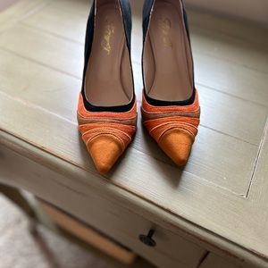 Suede black and rust pumps-never worn